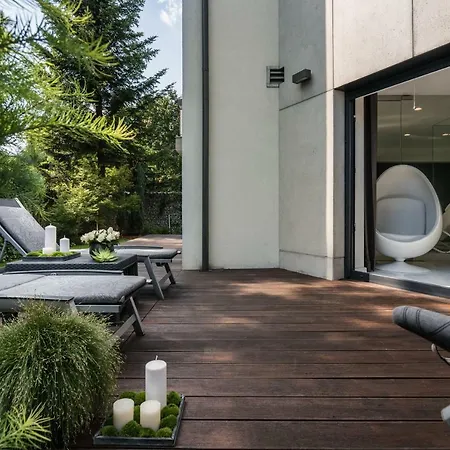 Stunning ! Pool Gym Sauna Garden Garage *