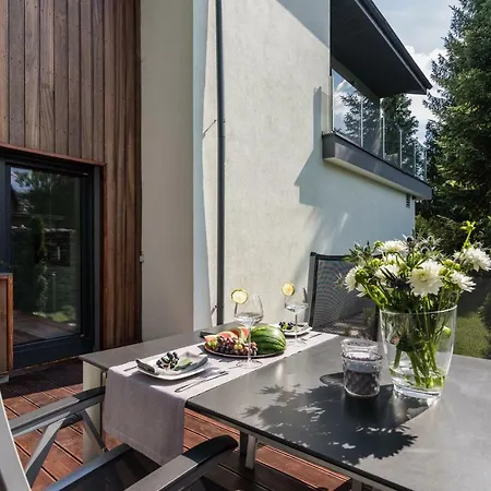 Stunning ! Pool Gym Sauna Garden Garage