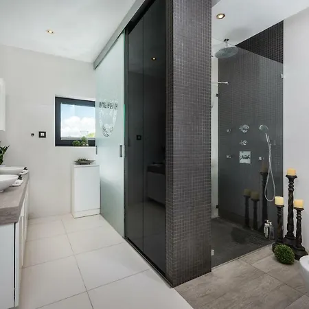 Exclusive With Pool Only Till 16th Of December 2020 Holiday home